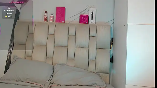 esmeralda-bk online show from December 3, 2025, 10:52 pm