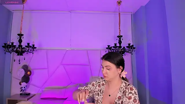 Aitana Hilton  online show from October 26, 2025, 12:55 pm