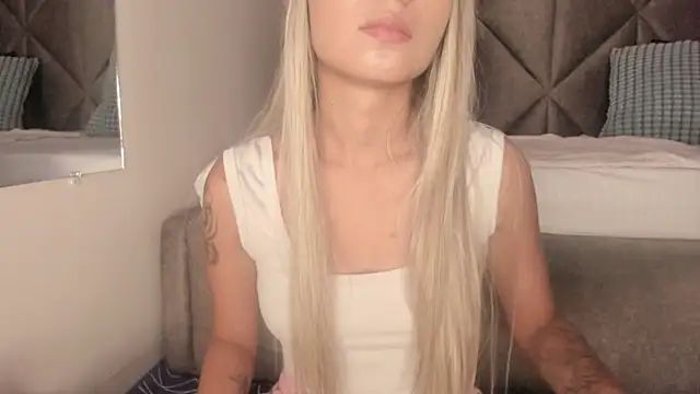 Snapshot of SabrinaSpell_ chatting on October 1, 2025, 11:49 am SabrinaSpell online show from October 1, 2025, 11:49 am