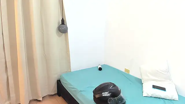 Snapshot of blueroom_party chatting on January 15, 2025, 12:25 pm blueroom party online show from January 15, 2025, 12:25 pm