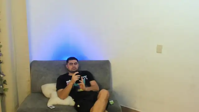 Snapshot of blueroom_party chatting on February 10, 2025, 12:29 pm blueroom party online show from February 10, 2025, 12:29 pm
