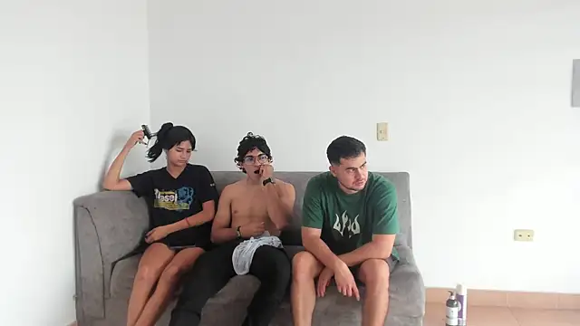 Snapshot of blueroom_party chatting on March 17, 2025, 1:18 pm blueroom party online show from March 17, 2025, 1:18 pm