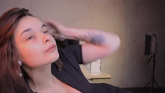 Snapshot of Bella_Alita chatting on October 3, 2025, 8:28 pm Bella Alita online show from October 3, 2025, 8:28 pm