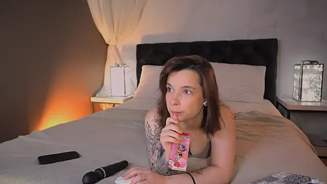 Snapshot of Bella_Alita chatting on October 23, 2025, 8:18 pm Bella Alita online show from October 23, 2025, 8:18 pm