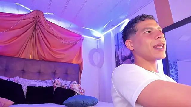 Snapshot of Ethan_Boyy chatting on September 14, 2025, 9:58 pm Ethan Boyy online show from September 14, 2025, 9:58 pm