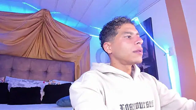 Snapshot of Ethan_Boyy chatting on September 22, 2025, 11:18 pm Ethan Boyy online show from September 22, 2025, 11:18 pm