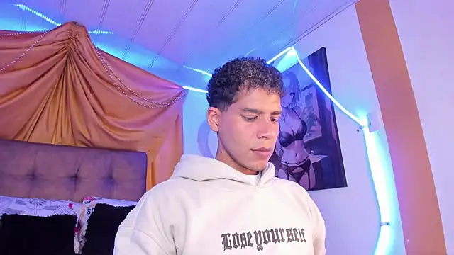 Snapshot of Ethan_Boyy chatting on September 27, 2025, 10:26 pm Ethan Boyy online show from September 27, 2025, 10:26 pm