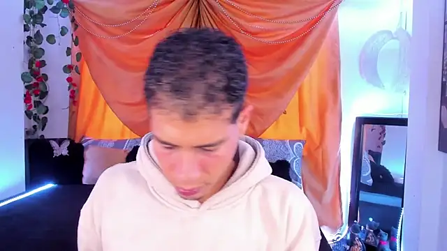 Snapshot of Ethan_Boyy chatting on October 10, 2025, 7:57 pm Ethan Boyy online show from October 10, 2025, 7:57 pm