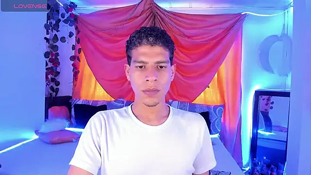 Snapshot of Ethan_Boyy chatting on October 16, 2025, 8:10 pm Ethan Boyy online show from October 16, 2025, 8:10 pm