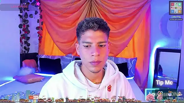 Snapshot of Ethan_Boyy chatting on October 21, 2025, 8:53 pm Ethan Boyy online show from October 21, 2025, 8:53 pm