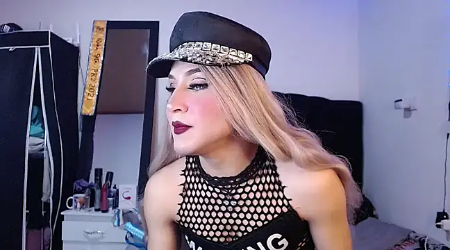 Snapshot of Georgina_Giio chatting on February 19, 2025, 11:04 pm Georgina Giio online show from February 19, 2025, 11:04 pm