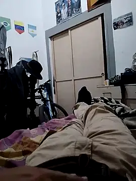 Snapshot of alejo5288 chatting on September 18, 2025, 3:30 am alejo5288 online show from September 18, 2025, 3:30 am