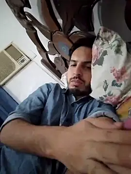 Snapshot of alejo5288 chatting on October 9, 2025, 12:41 am alejo5288 online show from October 9, 2025, 12:41 am