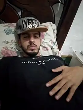 Snapshot of alejo5288 chatting on October 11, 2025, 2:33 am alejo5288 online show from October 11, 2025, 2:33 am