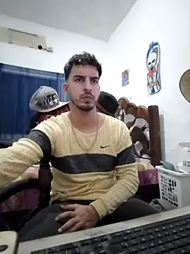 Snapshot of alejo5288 chatting on October 13, 2025, 2:00 am alejo5288 online show from October 13, 2025, 2:00 am