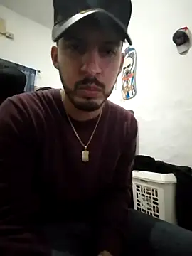 Snapshot of alejo5288 chatting on October 22, 2025, 1:39 am alejo5288 online show from October 22, 2025, 1:39 am