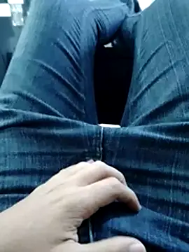 Snapshot of alejo5288 chatting on October 24, 2025, 6:26 pm alejo5288 online show from October 24, 2025, 6:26 pm