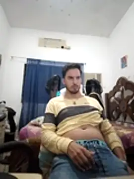 Snapshot of alejo5288 chatting on October 30, 2025, 12:45 am alejo5288 online show from October 30, 2025, 12:45 am