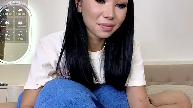 asianqueeny online show from May 11, 2026, 7:55 pm
