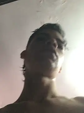 Latinos 2001 online show from December 3, 2025, 1:20 pm