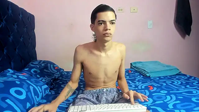 Latinos 2001 online show from February 9, 2026, 2:54 pm