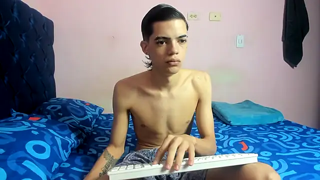 Latinos 2001 online show from February 16, 2026, 2:13 pm