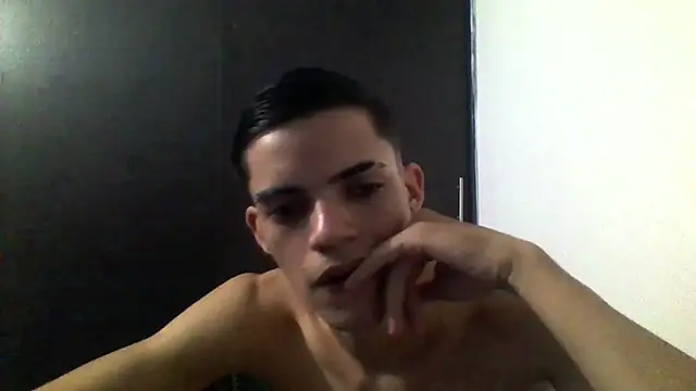 Latinos 2001 online show from May 9, 2026, 3:45 am