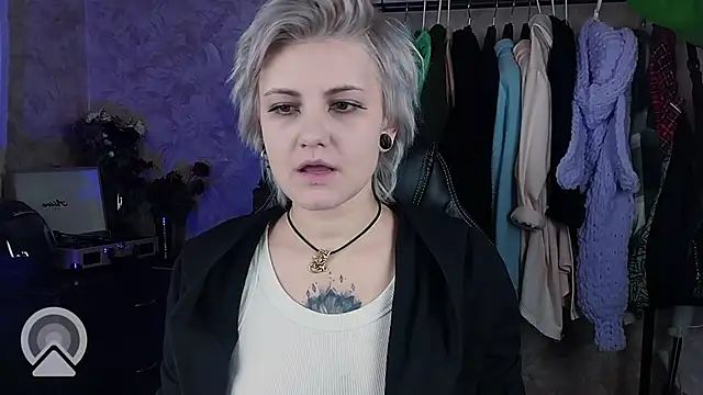 EvaBrownie online show from January 28, 2025, 3:35 pm