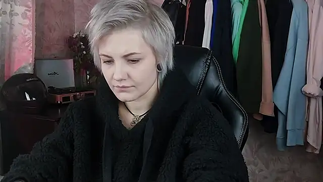 EvaBrownie online show from January 29, 2025, 8:18 am