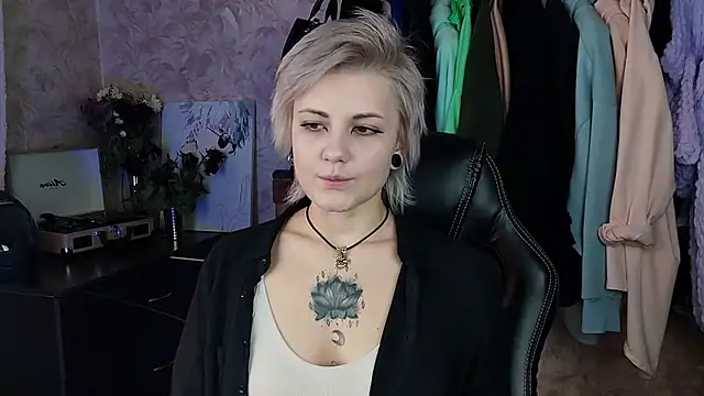EvaBrownie online show from January 31, 2025, 9:27 am