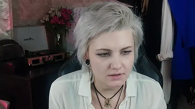 EvaBrownie online show from February 11, 2025, 11:54 am