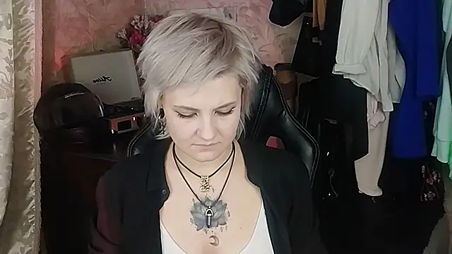 EvaBrownie online show from February 18, 2025, 4:26 pm