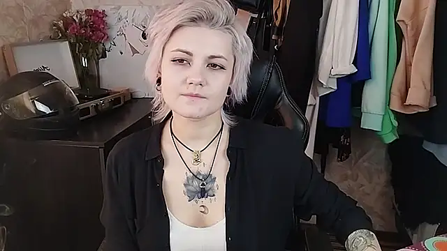 EvaBrownie online show from February 22, 2025, 10:18 am