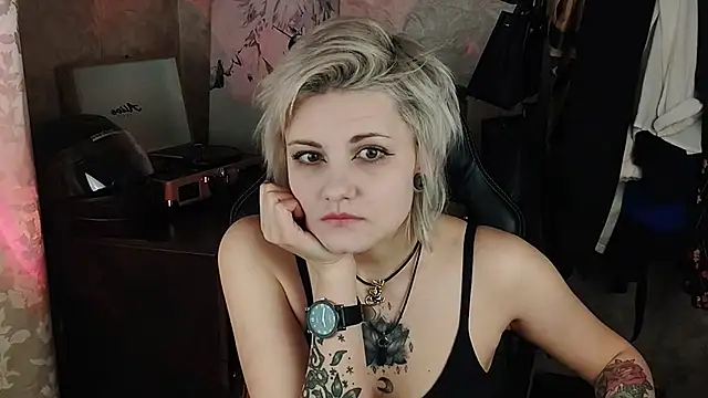 EvaBrownie online show from March 5, 2025, 12:11 pm