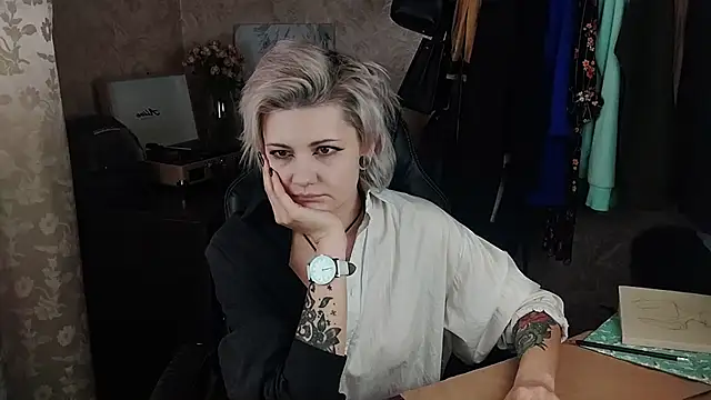 EvaBrownie online show from March 13, 2025, 8:59 am