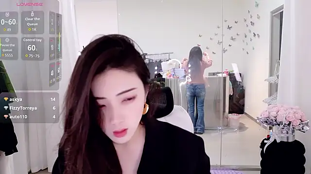 miaomiao-777 online show from May 6, 2026, 11:21 pm