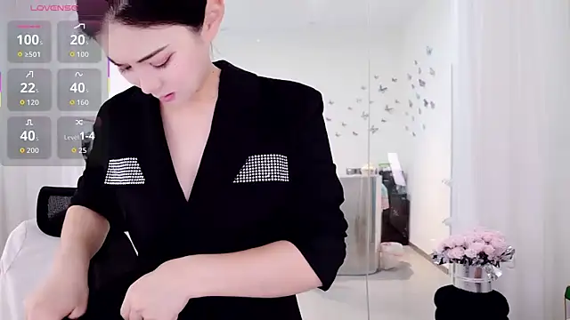 miaomiao-777 online show from May 10, 2026, 11:21 pm