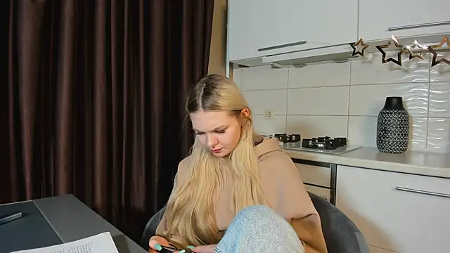 SynnoveEyre online show from February 21, 2025, 2:48 pm