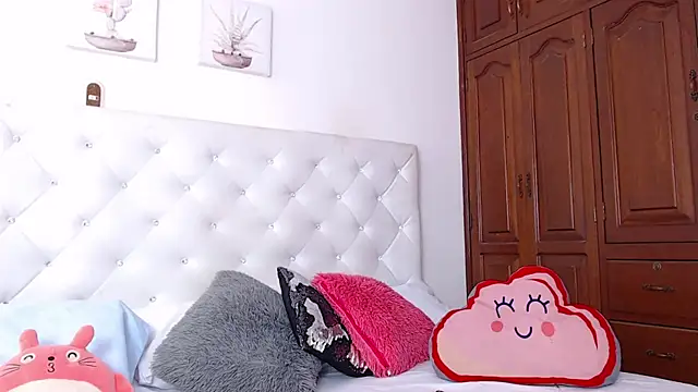 littleslut1 online show from March 12, 2025, 7:38 pm