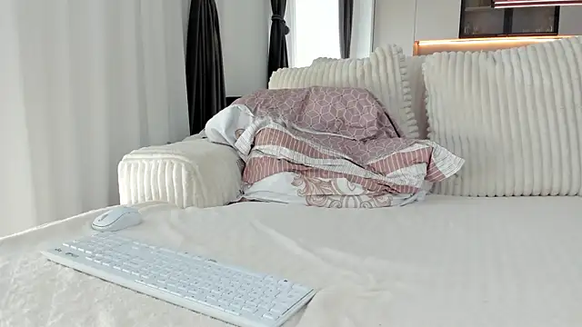 Saradiamond1 online show from September 21, 2025, 9:11 am