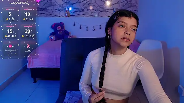 Snapshot of IslaBlaze chatting on January 27, 2025, 12:05 pm IslaBlaze online show from January 27, 2025, 12:05 pm