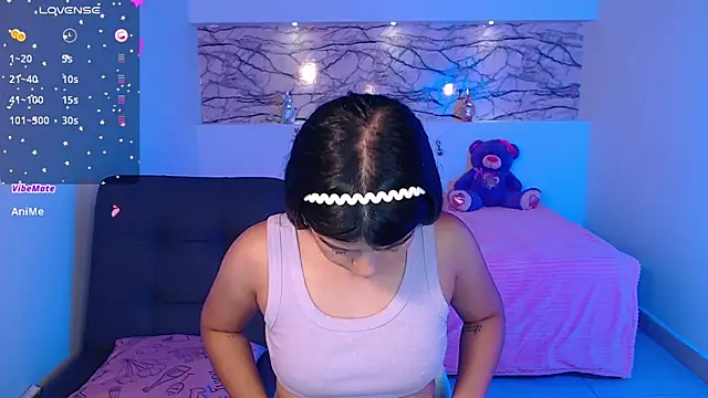 Snapshot of IslaBlaze chatting on January 29, 2025, 12:02 pm IslaBlaze online show from January 29, 2025, 12:02 pm