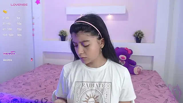 Snapshot of IslaBlaze chatting on February 25, 2025, 12:13 pm IslaBlaze online show from February 25, 2025, 12:13 pm