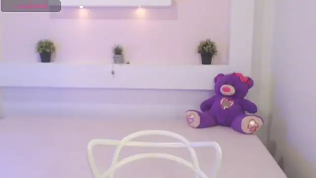 Snapshot of IslaBlaze chatting on March 10, 2025, 12:04 pm IslaBlaze online show from March 10, 2025, 12:04 pm