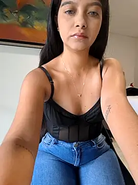 Snapshot of IslaBlaze chatting on September 15, 2025, 12:49 pm IslaBlaze online show from September 15, 2025, 12:49 pm