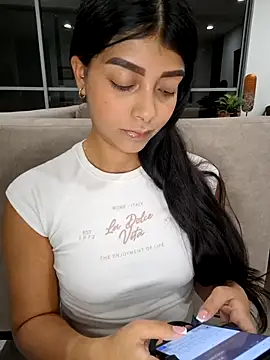 Snapshot of IslaBlaze chatting on September 25, 2025, 2:37 am IslaBlaze online show from September 25, 2025, 2:37 am