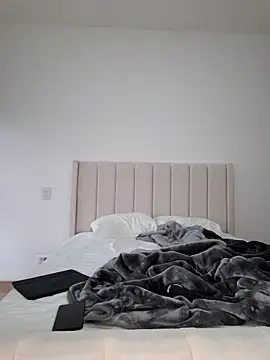 Snapshot of IslaBlaze chatting on October 17, 2025, 12:08 pm IslaBlaze online show from October 17, 2025, 12:08 pm