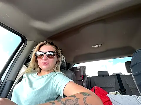 Snapshot of Hatgirl69 chatting on September 20, 2025, 4:30 pm Hatgirl69 online show from September 20, 2025, 4:30 pm