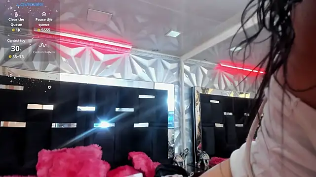 Shelley-Hack online show from March 1, 2025, 4:11 pm