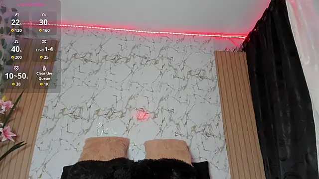 Snapshot of Christal_Golden chatting on April 27, 2026, 9:02 pm Christal Golden online show from April 27, 2026, 9:02 pm